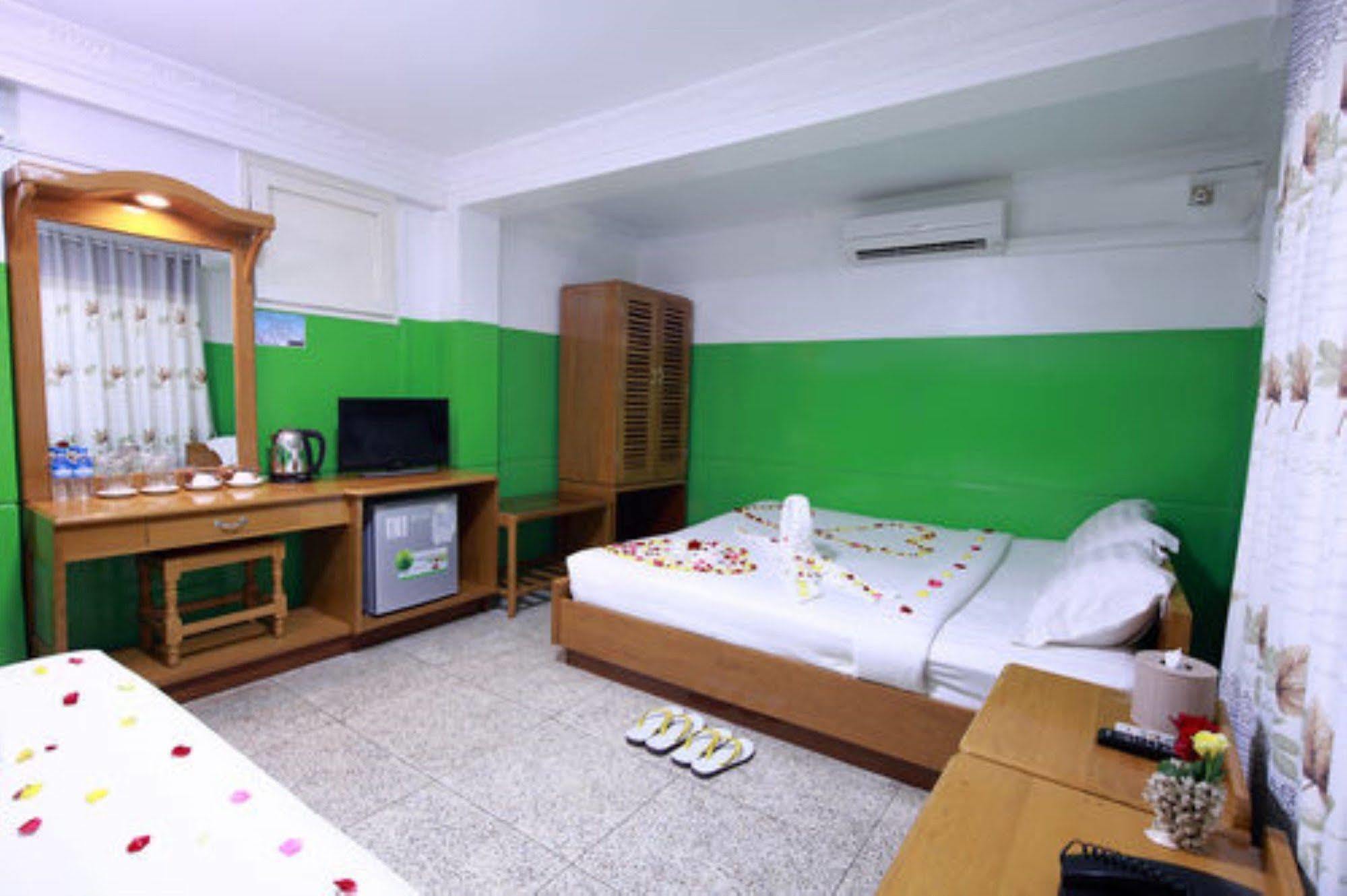 Hotel Venus Mandalay Exteriör bild